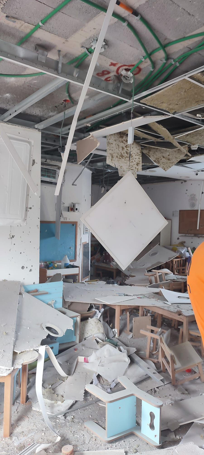 اضرار جسيمة جراء سقوط شظايا صواريخ في ريشون لتسيون